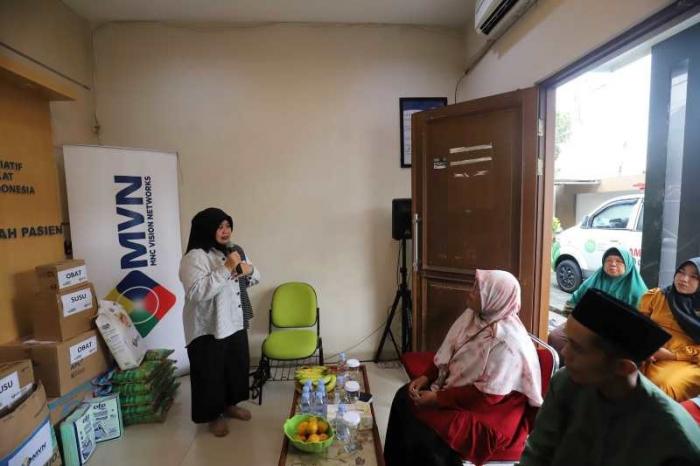 MNC Vision Networks bersama MNC Peduli memberikan bantuan berupa kebutuhan sehari-hari di Rumah Singgah Pasien, Inisiatif Zakat Indonesia (Izi), Jakarta.