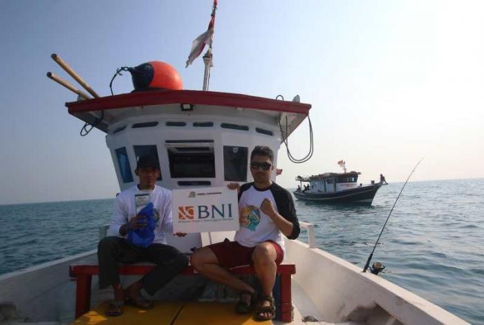 Sejumlah wartawan dari berbagai media mengikuti event Fun Fishing 2023 yang digelar Jurnalis Peduli di perairan Selat Sunda, Banten, Sabtu (12/8/2023).