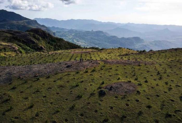 Foto udara memperlihatkan kawasan wisata padang savana Lappa Laona, di Kabupaten Barru, Sulawesi Selatan, Sabtu (12/8/20230.