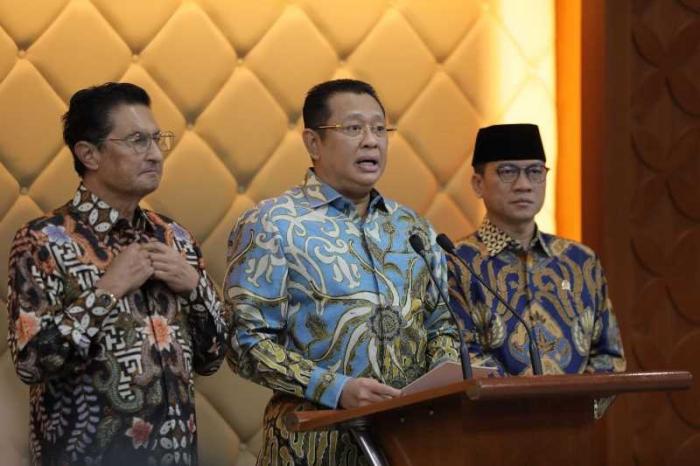 Ketua MPR Bambang Soesatyo memberikan keterangan pers terkait persiapan Sidang Tahunan MPR di Kompleks Parlemen, Senayan, Jakarta, Senin (14/8/2022).