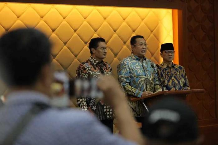 Ketua MPR Bambang Soesatyo memberikan keterangan pers terkait persiapan Sidang Tahunan MPR di Kompleks Parlemen, Senayan, Jakarta, Senin (14/8/2022).