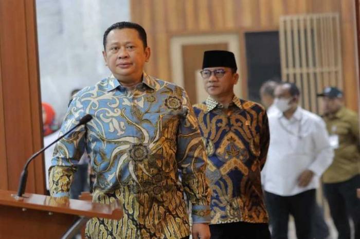 Ketua MPR Bambang Soesatyo memberikan keterangan pers terkait persiapan Sidang Tahunan MPR di Kompleks Parlemen, Senayan, Jakarta, Senin (14/8/2022).