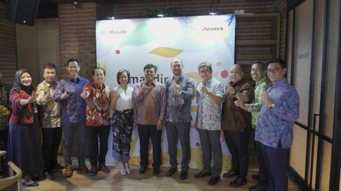 Manulife Indonesia dan Adira Finance gelar acara potong tumpeng rayakan Ulang Tahun ke-2 Produk Amandira.