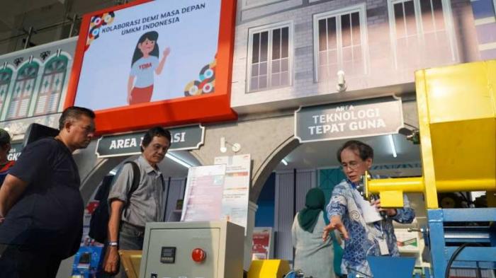 Dalam pameran GIIAS kali ini, Astra melalui YDBA menghadirkan 32 produk UMKM dalam 7 zona.