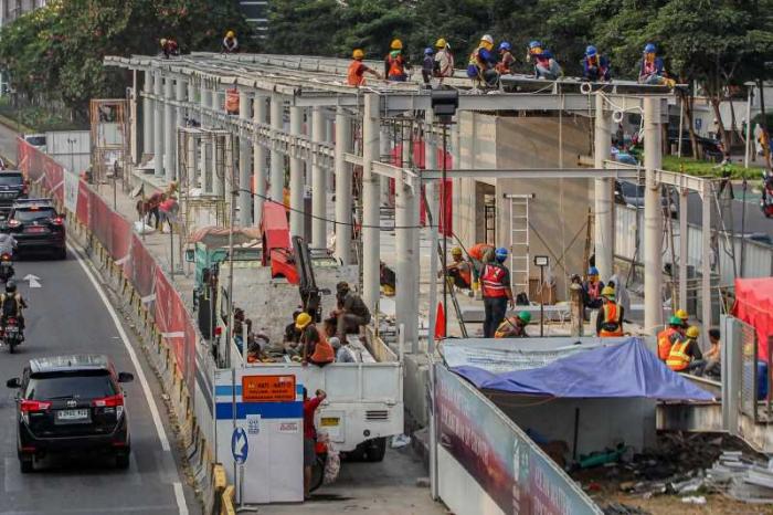 Revitalisasi halte Transjakarta Karet sudah dimulai sejak 31 Mei 2023 dan ditargetkan kembali beroperasi pada 29 Agustus 2023.