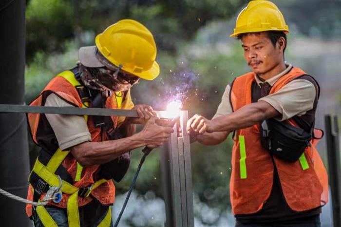 Revitalisasi halte Transjakarta Karet sudah dimulai sejak 31 Mei 2023 dan ditargetkan kembali beroperasi pada 29 Agustus 2023.