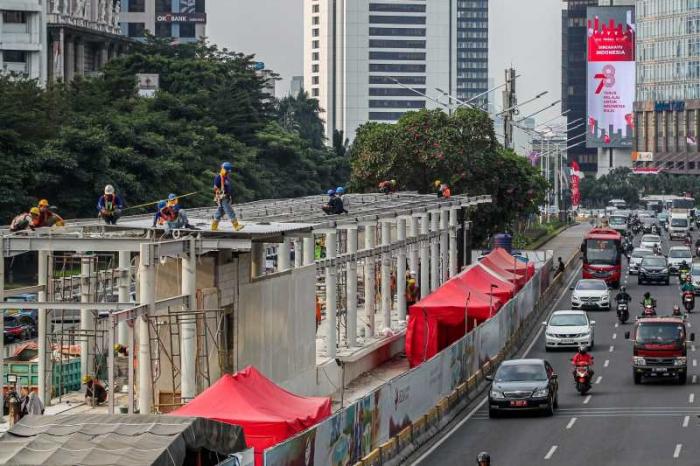 Revitalisasi halte Transjakarta Karet sudah dimulai sejak 31 Mei 2023 dan ditargetkan kembali beroperasi pada 29 Agustus 2023.