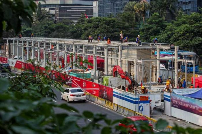 Revitalisasi halte Transjakarta Karet sudah dimulai sejak 31 Mei 2023 dan ditargetkan kembali beroperasi pada 29 Agustus 2023.