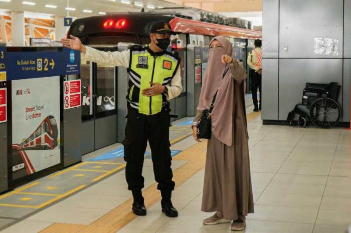 LRT Jabodebek resmi beroperasi dengan tarif sebulan pertama operasional sebesar Rp5.000 per orang untuk perjalanan jauh maupun dekat.