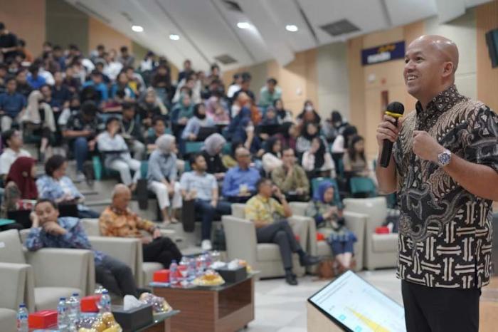 BSI dan FEB UI menandatangani naskah perjanjian kerja sama dalam hal payroll serta penggunaan produk dan layanan perbankan syariah.