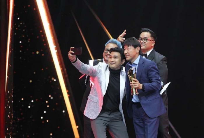 Pelatih Timnas Indonesia, Shin Tae-yong menjadi pemenang kategori pelatih olahraga terfavorit dalam ajang Indonesia Awards 2023.