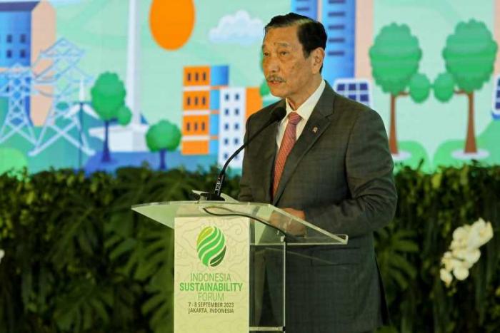Menko Kemaritiman dan Investasi Luhut Binsar Pandjaitan membuka Indonesia Sustainability Forum (ISF) 2023 di Park Hyatt, Jakarta, Kamis (7/9/2023).