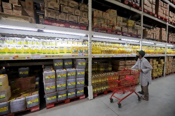 Kinerja sektor ritel modern melesu pada kuartal II-2023 yakni sebesar 1,2 persen atau menurun dibandingkan pada kuartal I-2023 yang mencapai 2,6 persen.