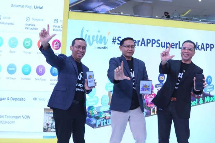 Bank Mandiri menggelar program #SuperAPPSuperLengkAPP yang memperkenalkan lebih dari 70 fitur keuangan Livin' by Mandiri secara langsung ke masyarakat.