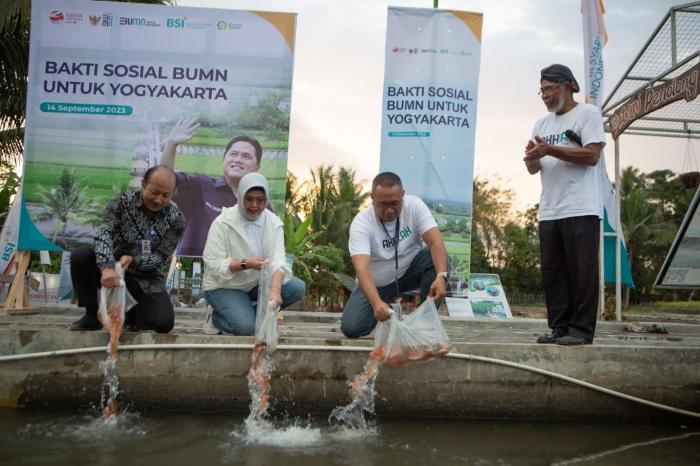 BSI berkolaborasi dengan Program Bakti Sosial BUMN memberikan bantuan dan dukungan untuk mendorong usaha masyarakat pedesaan.
