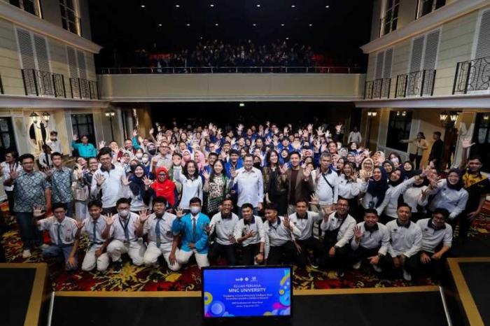 Executive Chairman MNC Group Hary Tanoesodibjo berbicara di depan ratusan mahasiswa baru pada kuliah perdana MNC University.