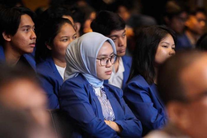 Executive Chairman MNC Group Hary Tanoesodibjo berbicara di depan ratusan mahasiswa baru pada kuliah perdana MNC University.