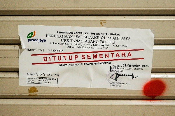 Suasana kios di Pasar Tanah Abang, Jakarta tampak sepi, Rabu (20/9/2023).
