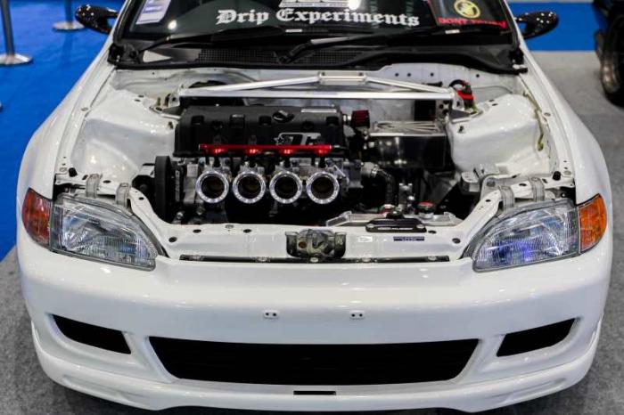 Deretan mobil modifikasi menarik perhatian pengunjung gelaran Indonesia Modification & Lifestyle Expo (IMX) 2023 di JCC, Senayan, Jakarta, Jumat (29/9/2023).