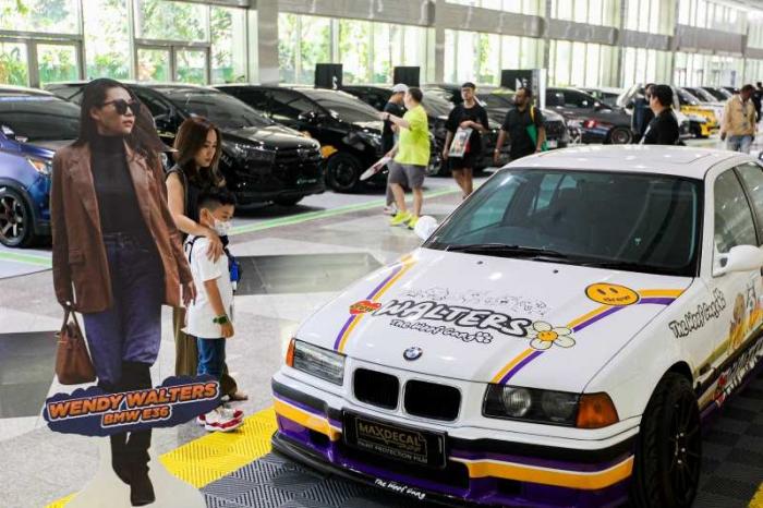Deretan mobil modifikasi menarik perhatian pengunjung gelaran Indonesia Modification & Lifestyle Expo (IMX) 2023 di JCC, Senayan, Jakarta, Jumat (29/9/2023).