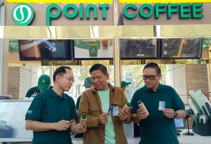 Bank Mandiri berkolaborasi dengan PT Indomarco Prismatama (Indomaret) meluncurkan e-Money Co-Branding berdesain khusus Point Coffee untuk mempermudah transaksi.