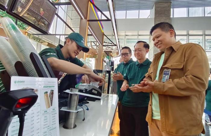 Bank Mandiri berkolaborasi dengan PT Indomarco Prismatama (Indomaret) meluncurkan e-Money Co-Branding berdesain khusus Point Coffee untuk mempermudah transaksi.