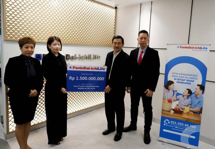 Panin Dai-ichi Life membayarkan klaim asuransi jiwa untuk manfaat tutup usia kepada salah satu nasabahnya di Medan, Sumatera Utara senilai Rp 1,5 Miliar.
