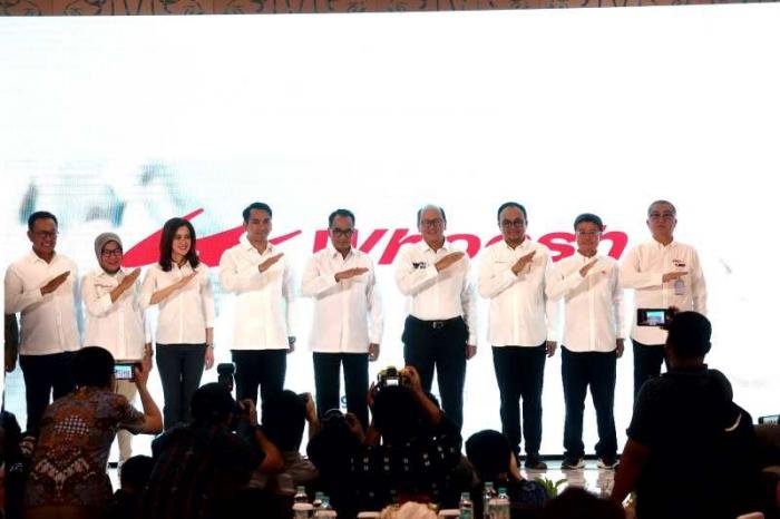 Menhub Budi Karya Sumadi meresmikan penjualan tiket Whoosh di Aplikasi Mobile di Stasiun Kereta Cepat Halim, Jakarta, Selasa (17/10/2023).