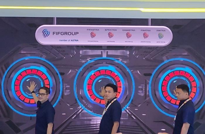 FIFGROUP membuka booth di Indonesia Motorcycle Show Plus (IMOS+) 2023,  di ICE BSD City, Kabupaten Tangerang, Banten, Rabu (25/10/2023).