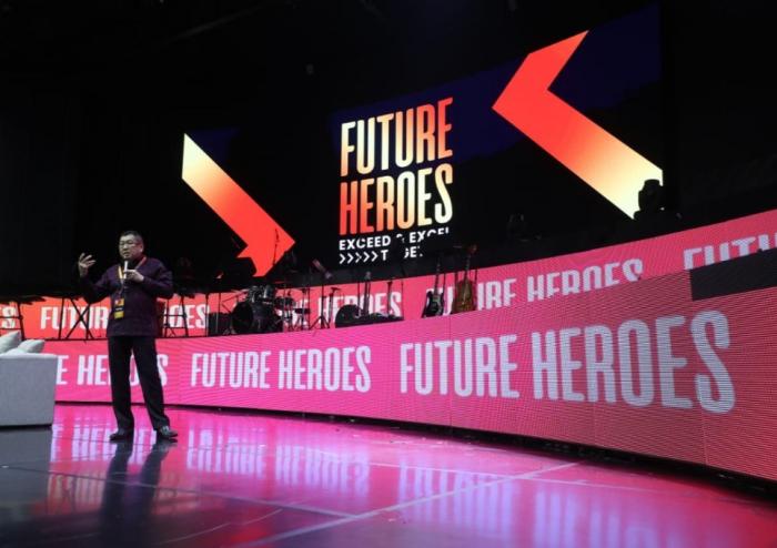 Executice Chairman MNC Group Hary Tanoesoedibjo menjadi pembicara dalam acara Future Heroes 'Exceed & Excel Together' Young Movement Conference 2023.