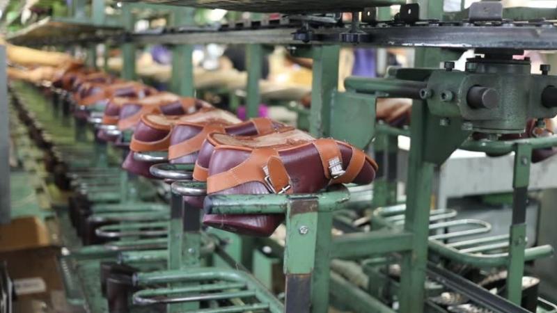 Harga Sepatu Naik 10 Persen, Bahan Baku dari China Terhambat