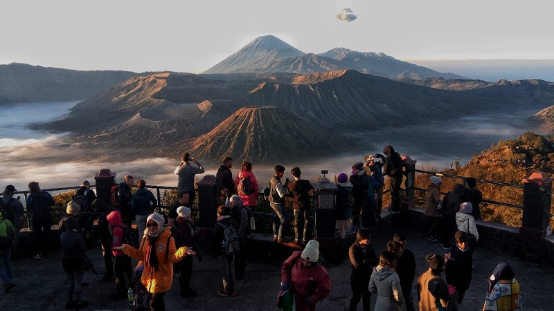 Macet Parah, 16.824 Wisatawan Padati Gunung Bromo Jelang Ditutup