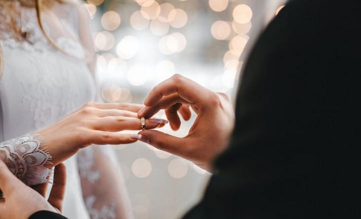Tips Mengumpulkan Biaya Nikah Rp100 Juta dengan Investasi, Wajib Dicoba