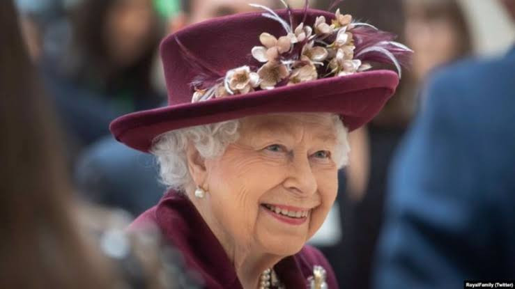 Tinggal Sejarah, Begini 12 Gaya Ikonik Ratu Elizabeth II