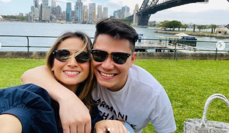 Bukan dari Kalangan Selebriti, Ini Profesi Suami Acha Septriasa