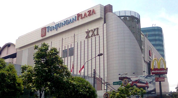 Mal Terbesar Kedua di RI, Tunjungan Plaza Kebakaran