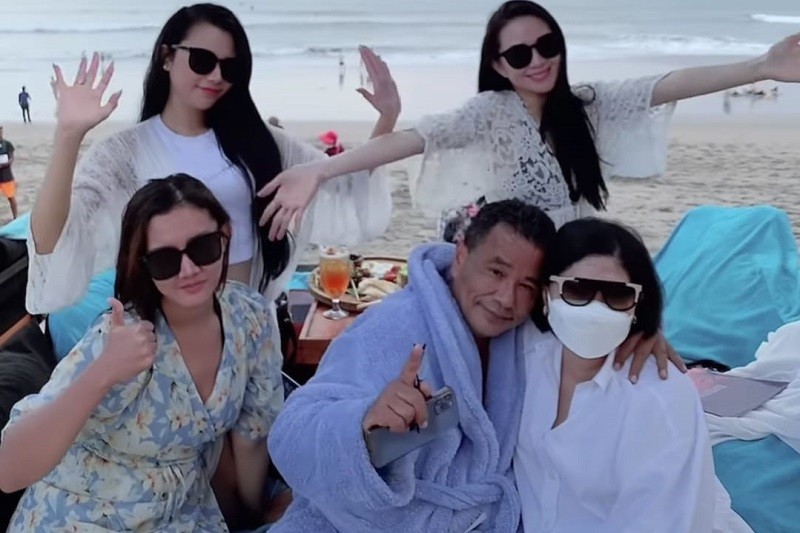 10 Aspri Tercantik Hotman Paris yang Tak Kalah dengan Selebritis