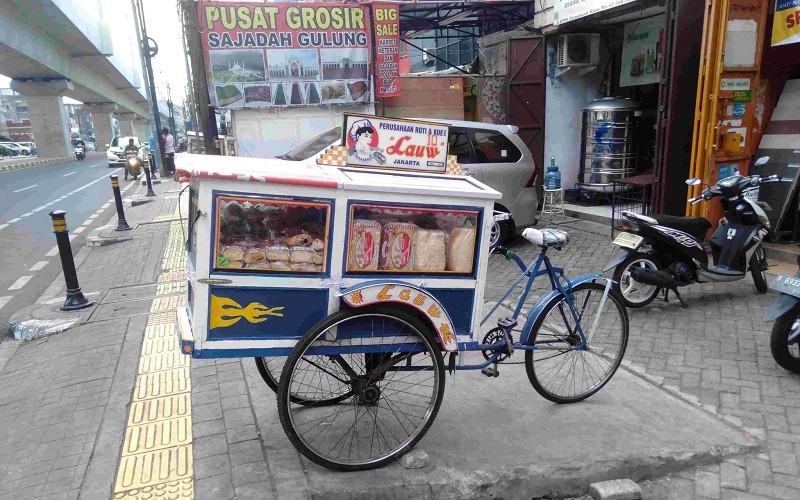 Siapa Pemilik Roti Lauw? Gerombolan Gerobak Roti Legendaris di Jabodetabek