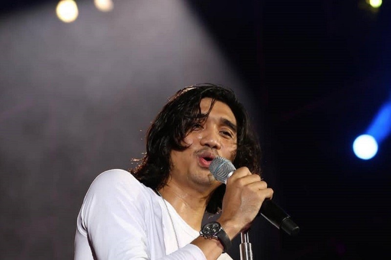 Kisah Inspiratif Duta Sheila on 7: Vokalis Band Keturunan Kyai Mojo yang Relakan Kuliah Demi Musik