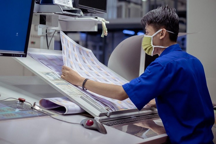 Cetak Uang Baru Tak Mudah, Begini Prosesnya di Pabrik Peruri