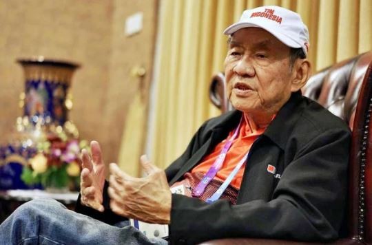 Punya Kekayaan Rp332 Triliun, Bos Djarum Kepergok Makan di Warung