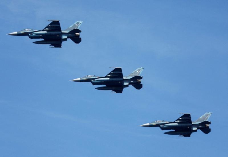 Jepang Kirim Jet Tempur Pantau Kapal Induk China di Laut Pasifik