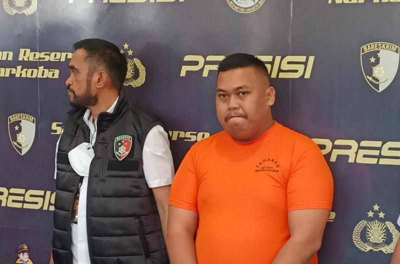 5 Kekayaan Dipamerkan Ajudan Pribadi di Instagram, Ikut Nikmati Fasilitas VIP Mantan Bos