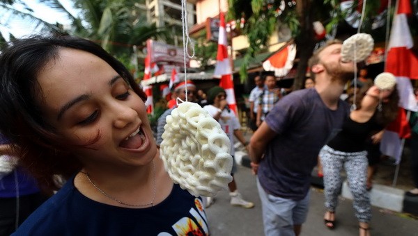 5 Fakta Lomba Makan Kerupuk yang Sering Diadakan 17 Agustus, Ternyata Maknanya Dalam