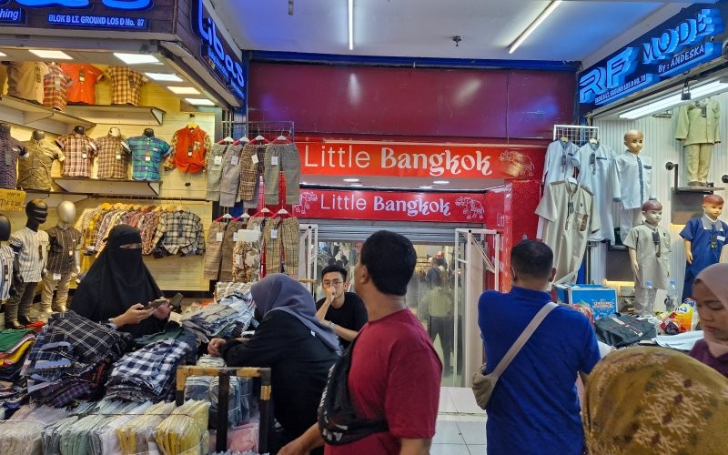 Fesyen Impor di Little Bangkok Tanah Abang Diserbu Pembeli, Ternyata Segini Harganya