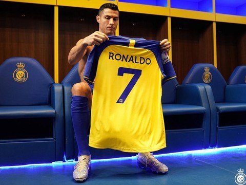 Dilelang, Jersey Al-Nassr Original Bertanda Tangan Ronaldo Terjual Rp1,9 Miliar