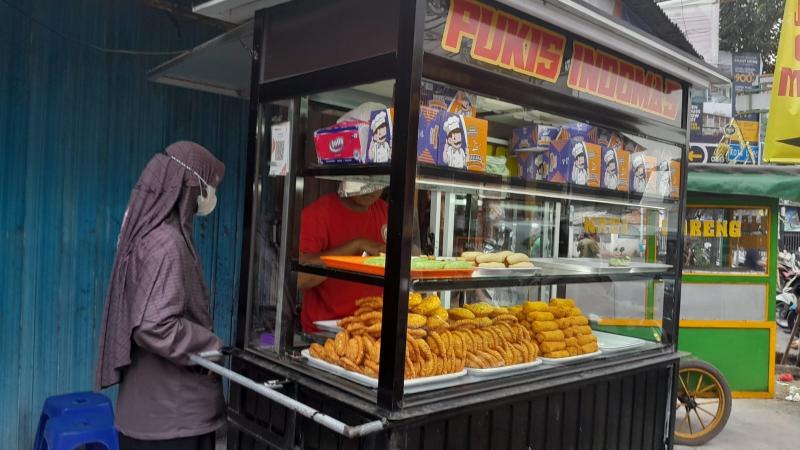 Berkah QRIS, Muslimin Kantongi Rp2 Juta Per Hari dari Jualan Pukis