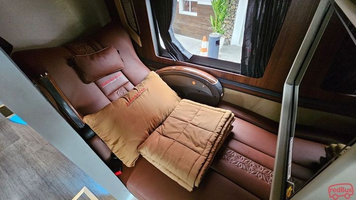 Cara Pesan Tiket Bus Sleeper Online: Booking via Traveloka, Tiketcom, dan Redbus