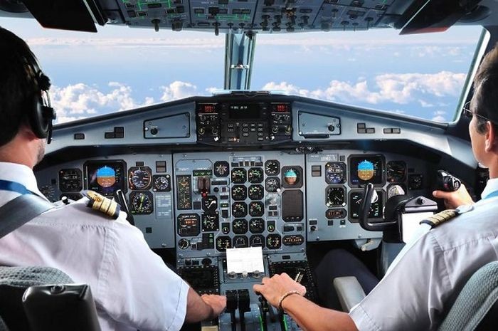 Begini Penjelasan Pangkat Pilot dan Gajinya