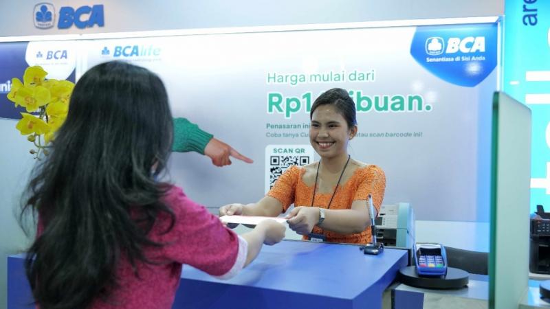 Karyawan BCA Ganti Seragam Jadi Kebaya dalam Sehari, Ternyata Karena Ini